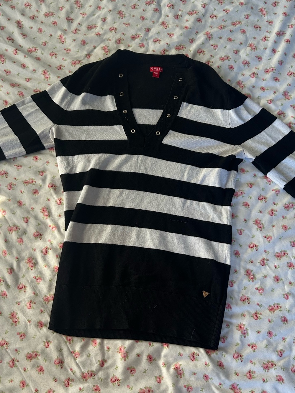 Guess Black & White Striped V-Neck Sweater